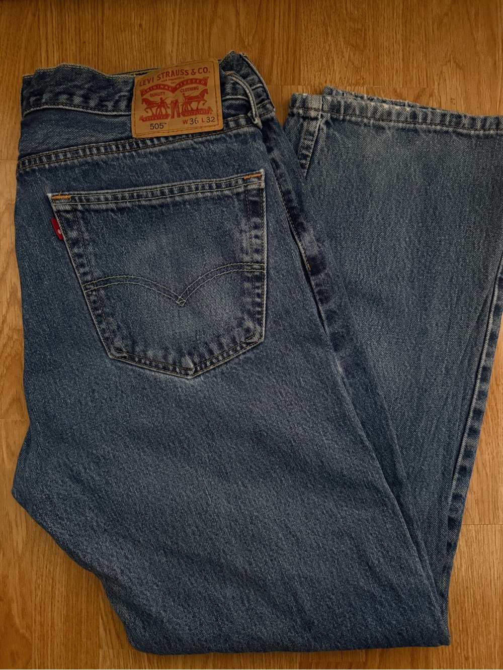 Levi's Men's Relaxed Fit Jeans 505 36 x 32 Like new worn once